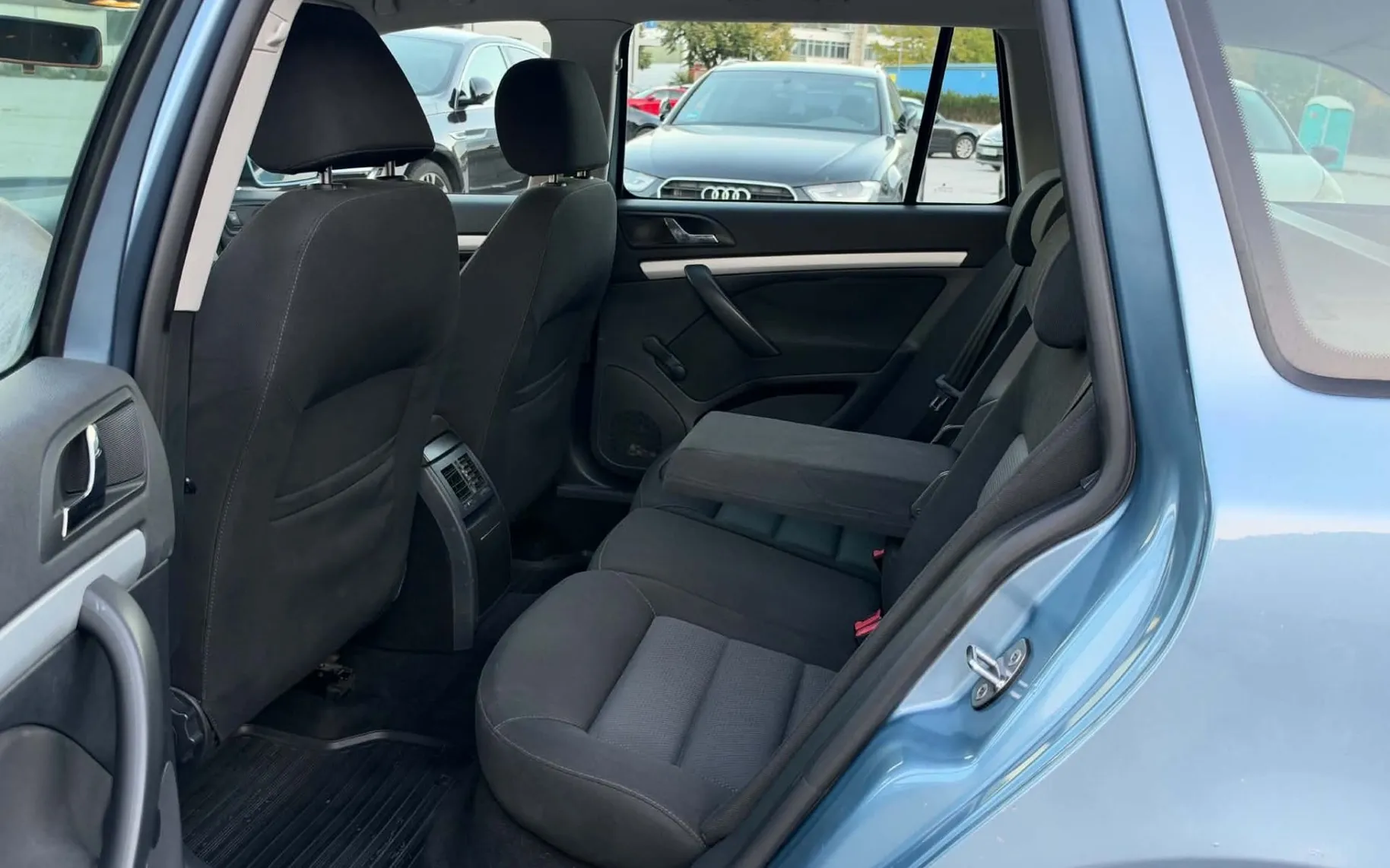Notranja slika - Škoda Octavia - 1.9 TDI-ODLIČEN- - 9