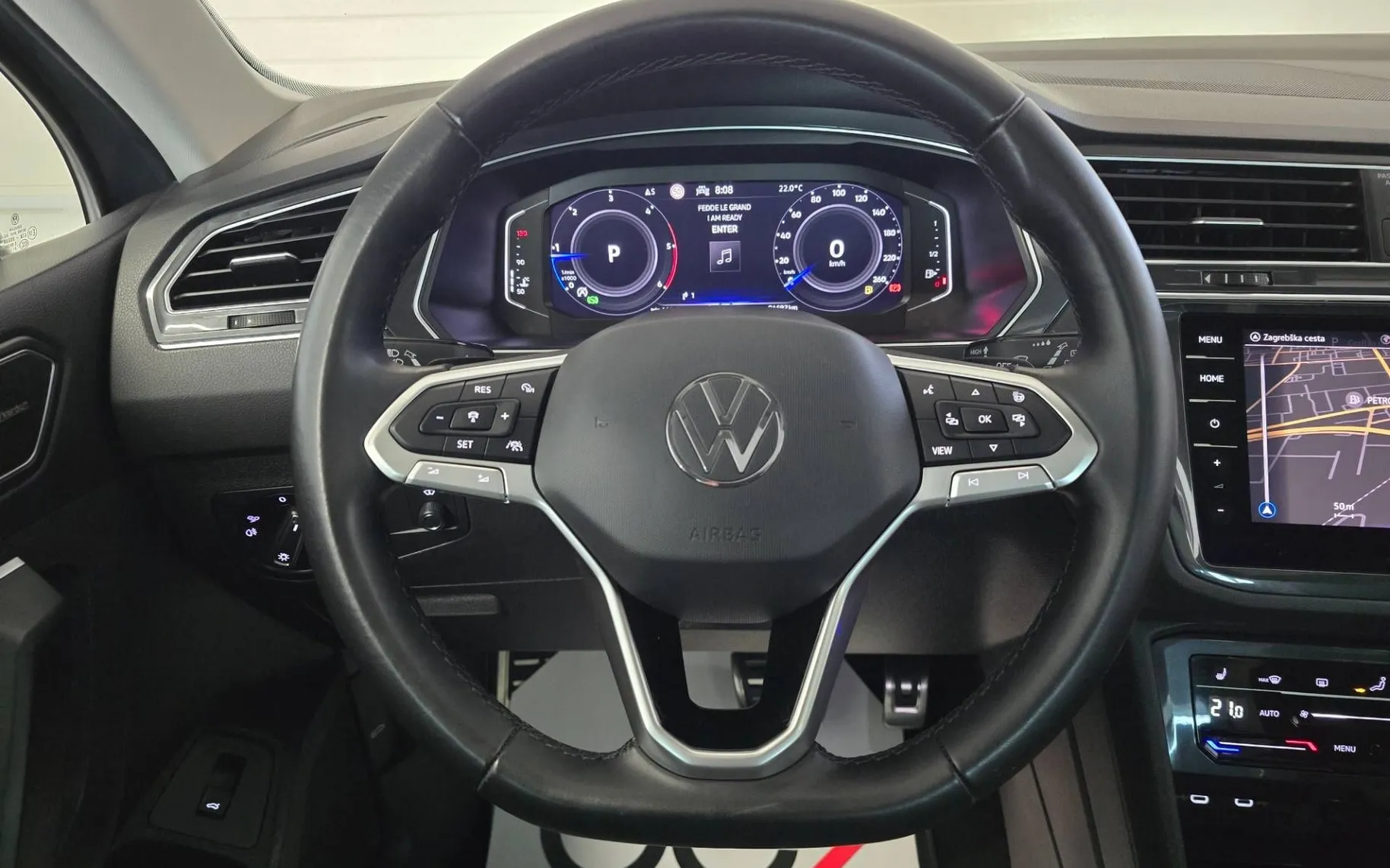 Notranja slika - Volkswagen Tiguan - Urban Sport 2.0 TDI DSG- Matrix.pano.HarmanK.asist - 12