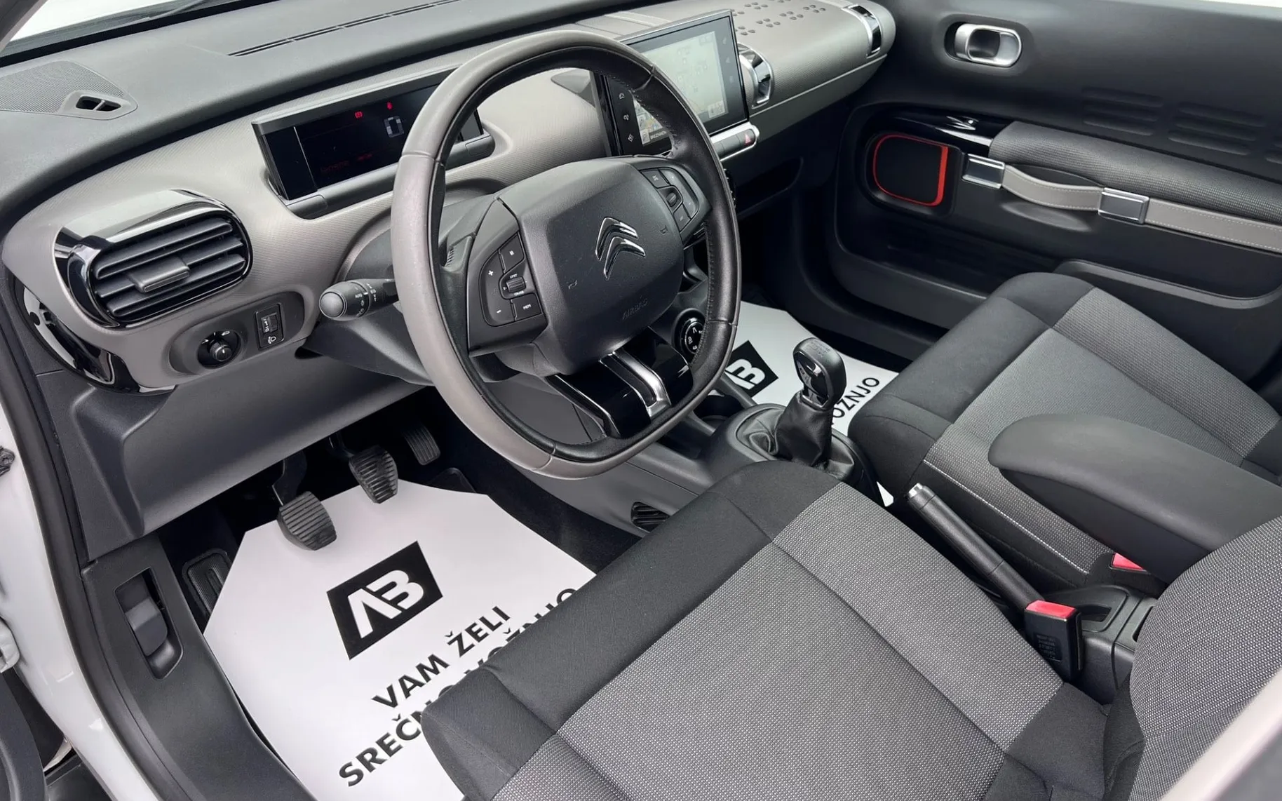 Notranja slika - Citroën C4 Cactus - 1.2 THP PureTech S S Rip Curl - 10