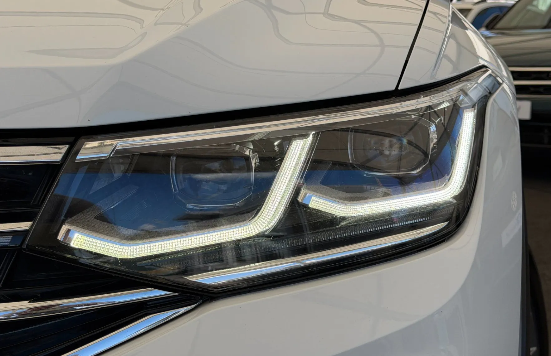 Zunanja slika - Volkswagen Tiguan Allspace - R-LINE 2.0 TDI 4M DSG VL.KLJUKA-MATRIX LED-KAMERA - 2