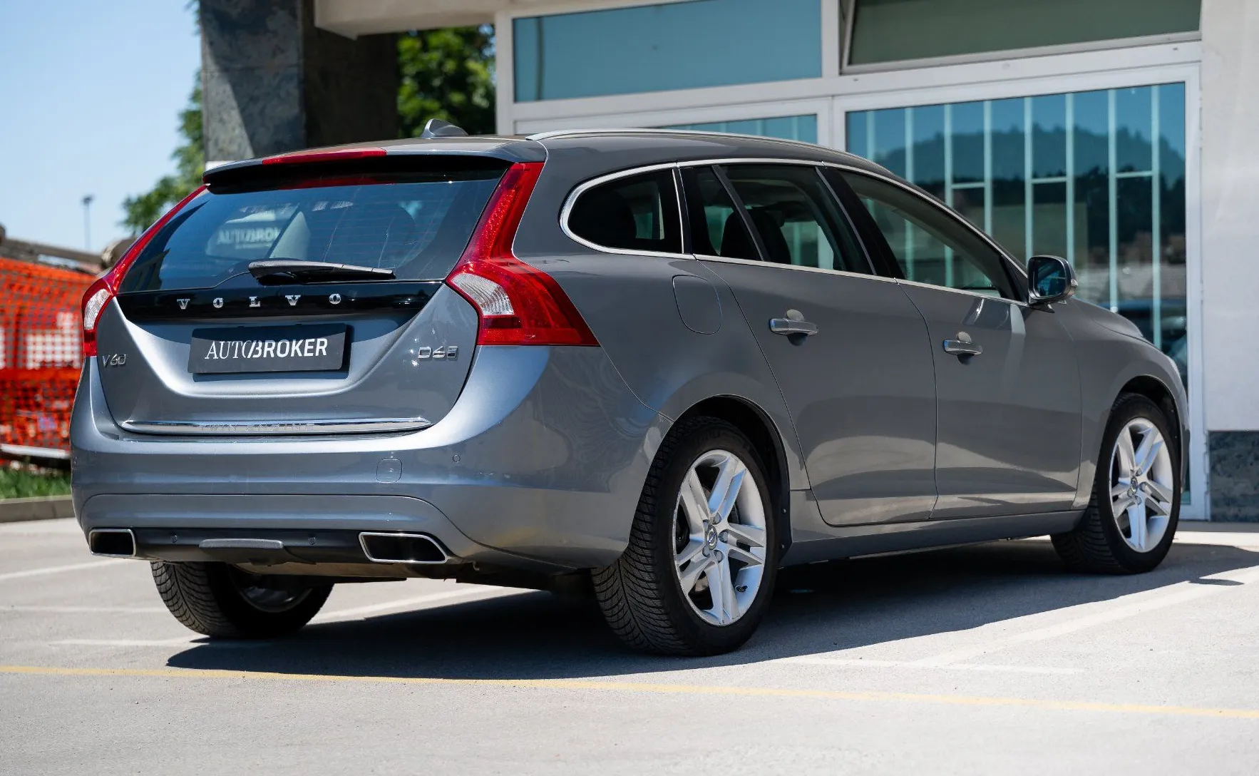 Zunanja slika - Volvo V60 - D6 2.4 TD TwinEngine AUT. tempomat navi senzorji - 5
