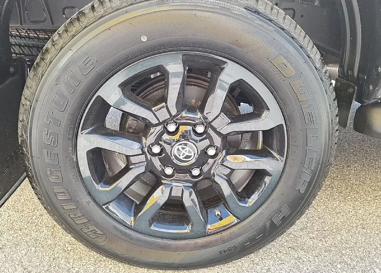 Zunanja slika - Toyota Hilux - MY25 2.8 D-4D HYBRID 48V DC A T6 INVINCIBLE - 13