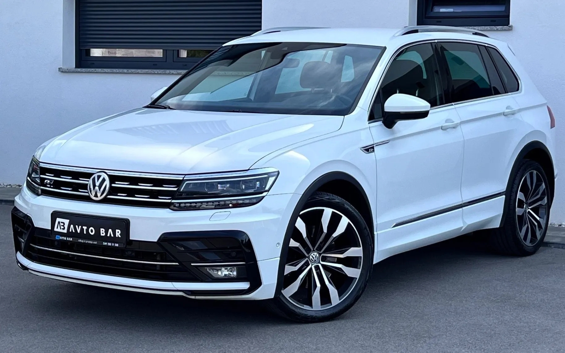 Zunanja slika - Volkswagen Tiguan - 2.0 TDI R-Line+4MOTION+ACC+4MOTION+KLJUKA+KAMERA.. - 1
