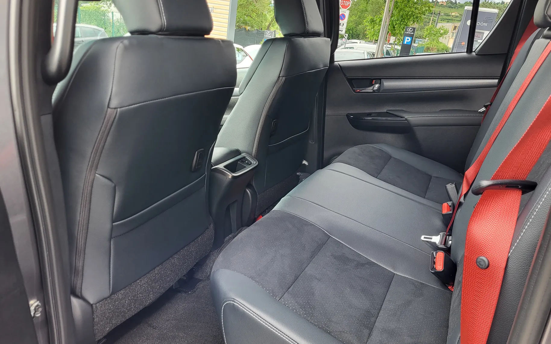 Zunanja slika - Toyota Hilux - 2.8 D-4D GR SPORT - 9