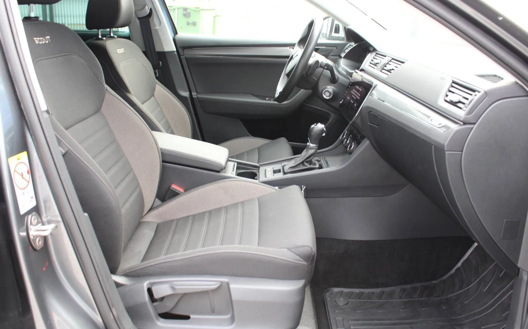 Zunanja slika - Škoda Superb - 2.0 TDI Scout DSG 4X4 147kW MATRIX ACC SIDE AST .. - 11
