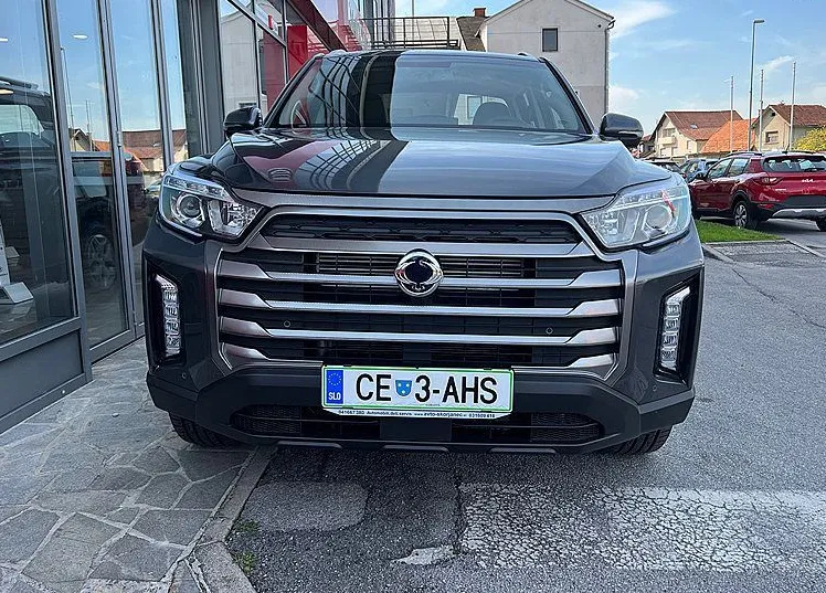Zunanja slika - SsangYong Musso - Grand 2.2 XDi Ultimate 4WD AT - 2