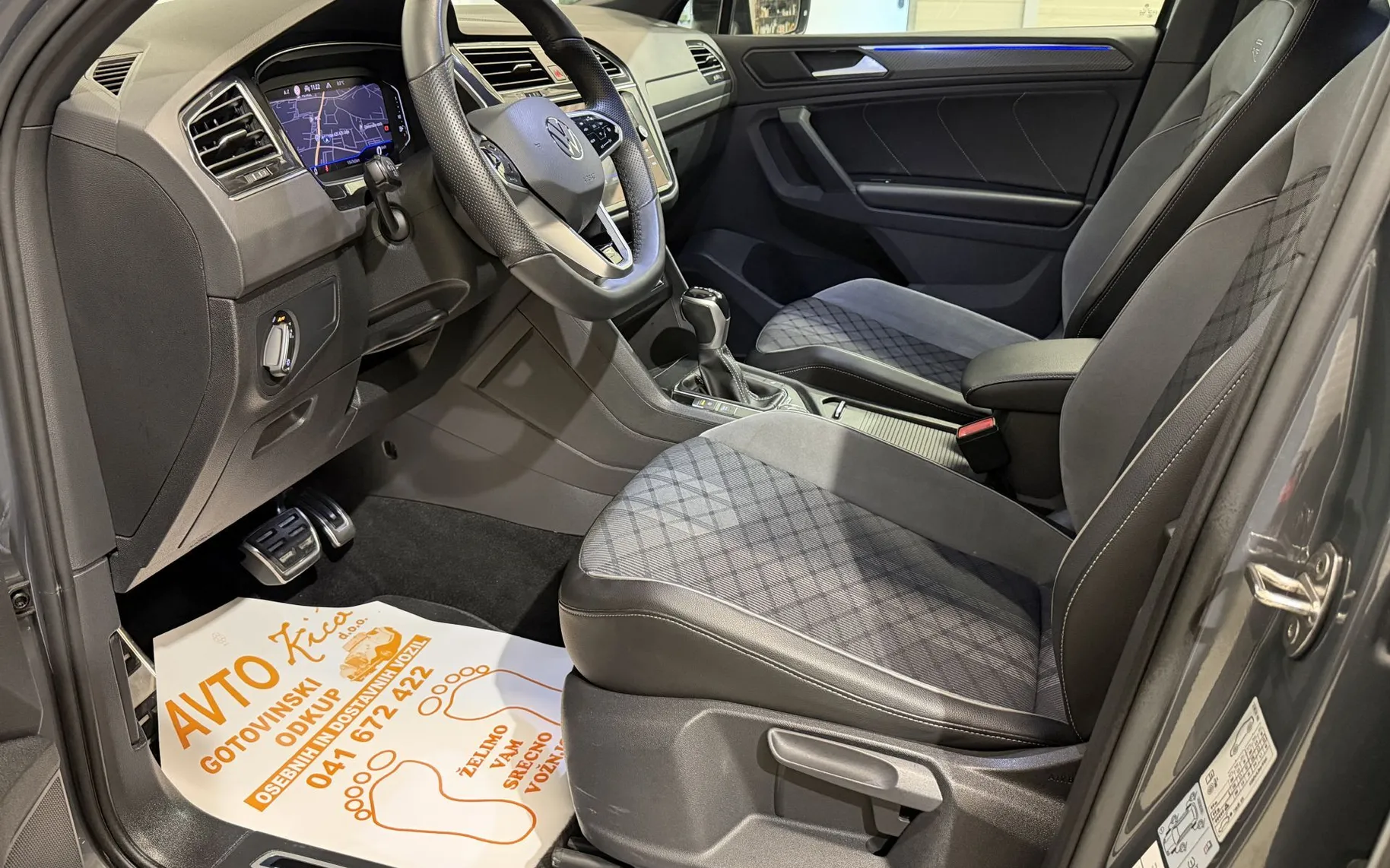 Notranja slika - VW Tiguan - 2.0 TDI-4X4-R-LINE-ACC-VIRTUAL-IQ-KAMERA-NAVI-F1.. - 9