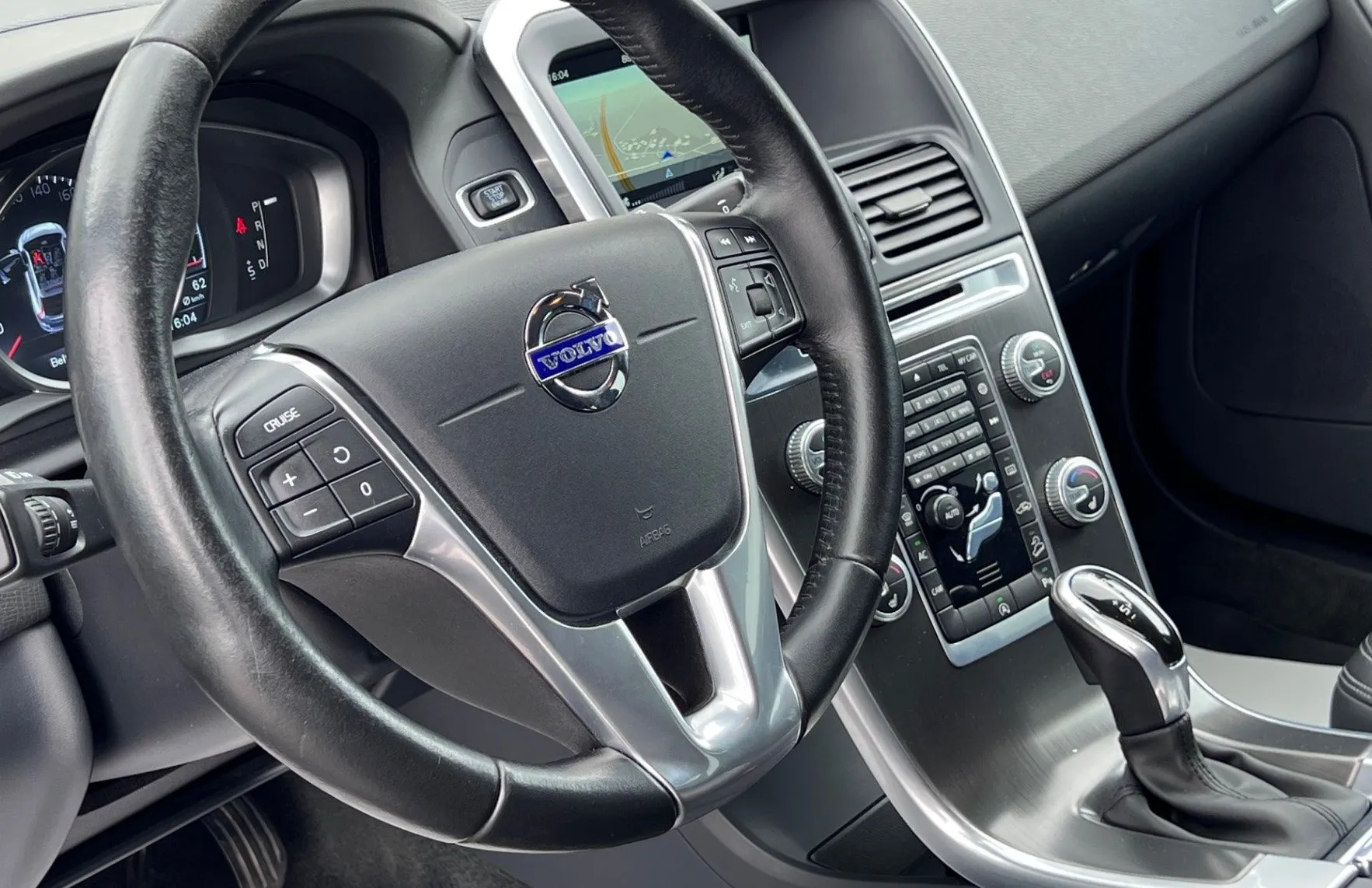 Zunanja slika - Volvo XC60 - 2.4 AWD D4+XENON+NAVI+KLJUKA... - 11