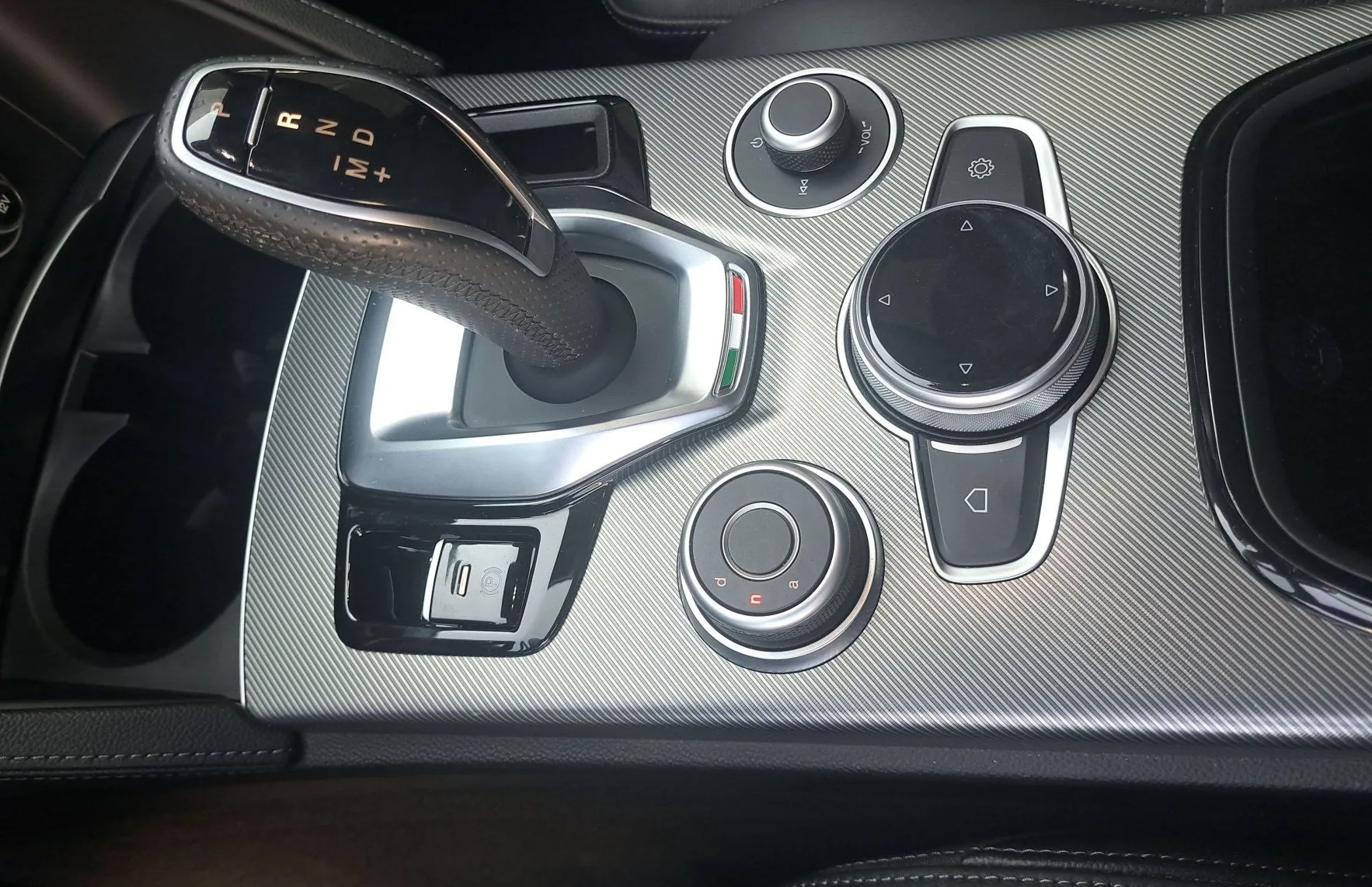Zunanja slika - Alfa Romeo Stelvio - Q4 2.2 Multijet 210 Veloce Avt. - 17