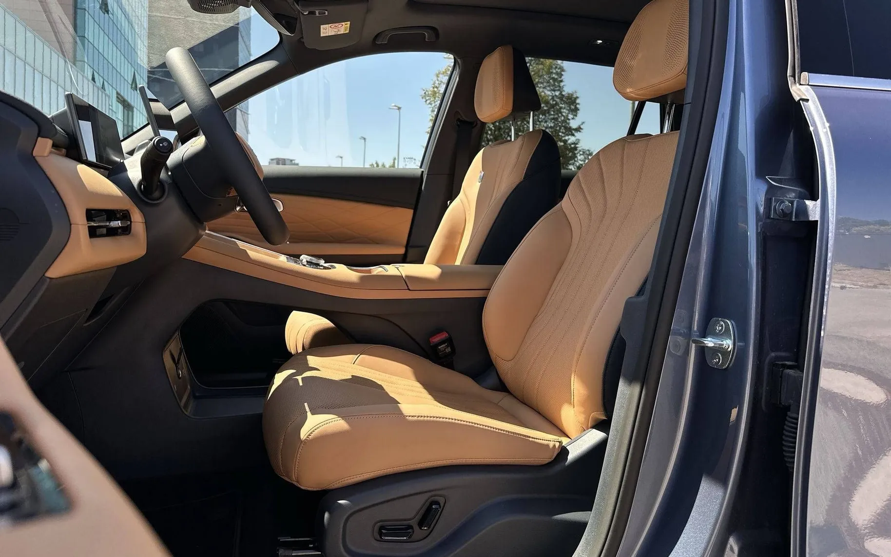 Notranja slika - Geely StarRay EM-i - Plug-In Hybrid 1.5 Max Avt. - 8