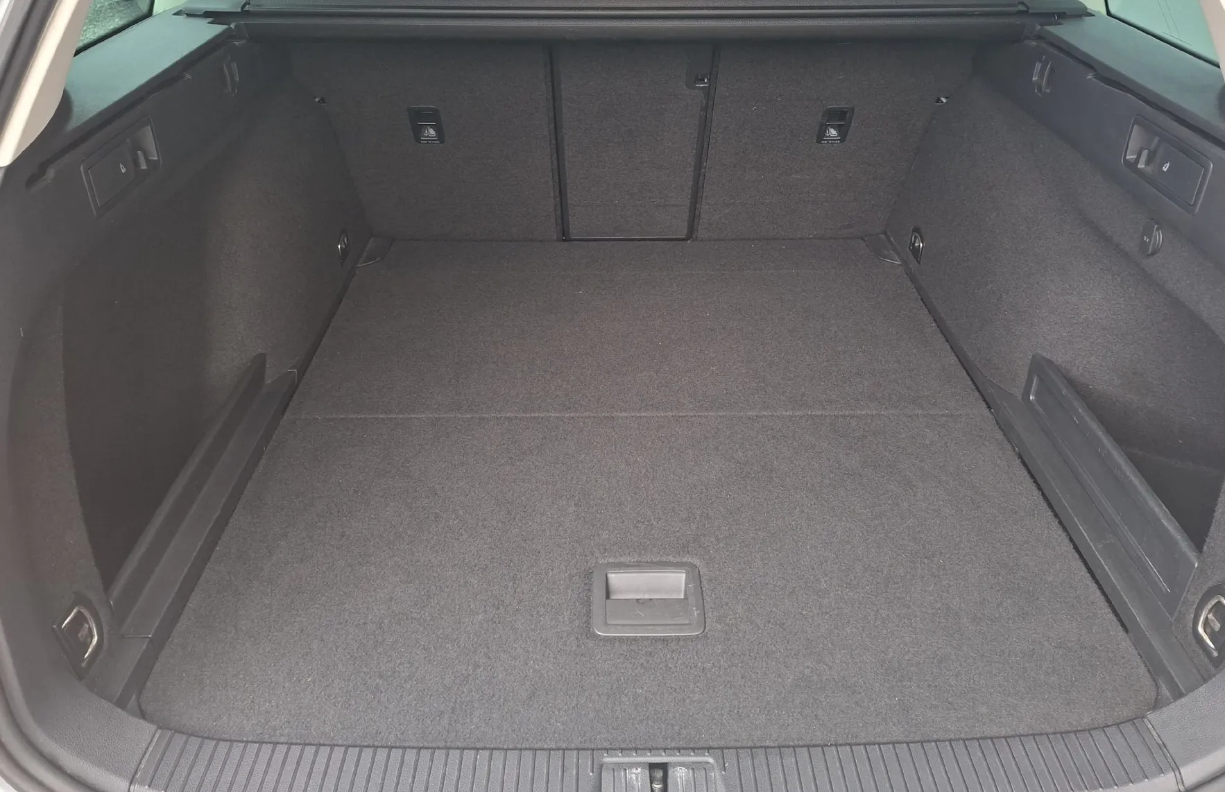 Zunanja slika - VW Passat - Variant 2.0 TDI  4-Motion R-line DSG - 12