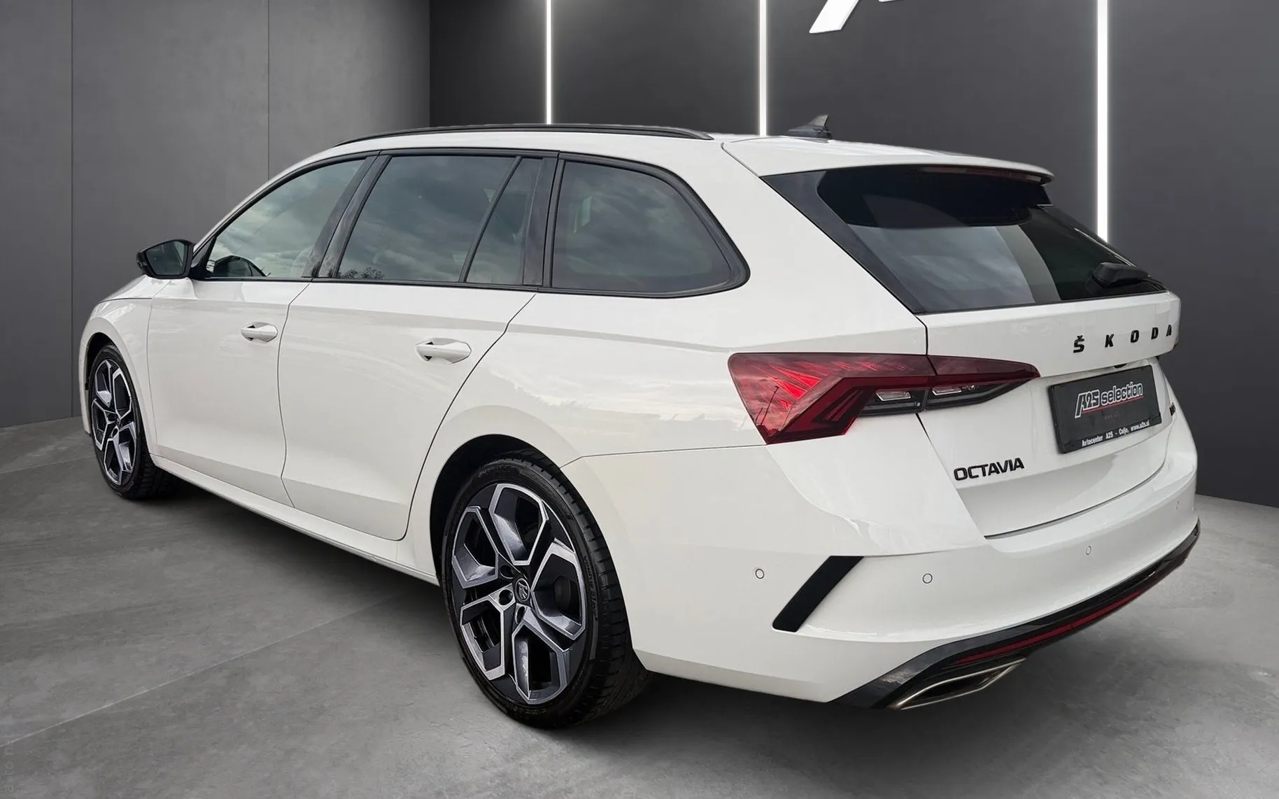 Zunanja slika - Škoda Octavia - Combi 2.0 TDI RS DSG-Vl. kljuka-Mrtvi kot-Webasto - 4