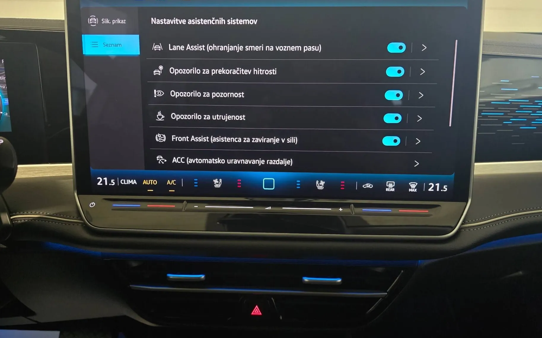 Notranja slika - Volkswagen Passat Variant - 1.5 eTSI Business DSG - Matrix.360kam.DCC Pro.HUD - 19