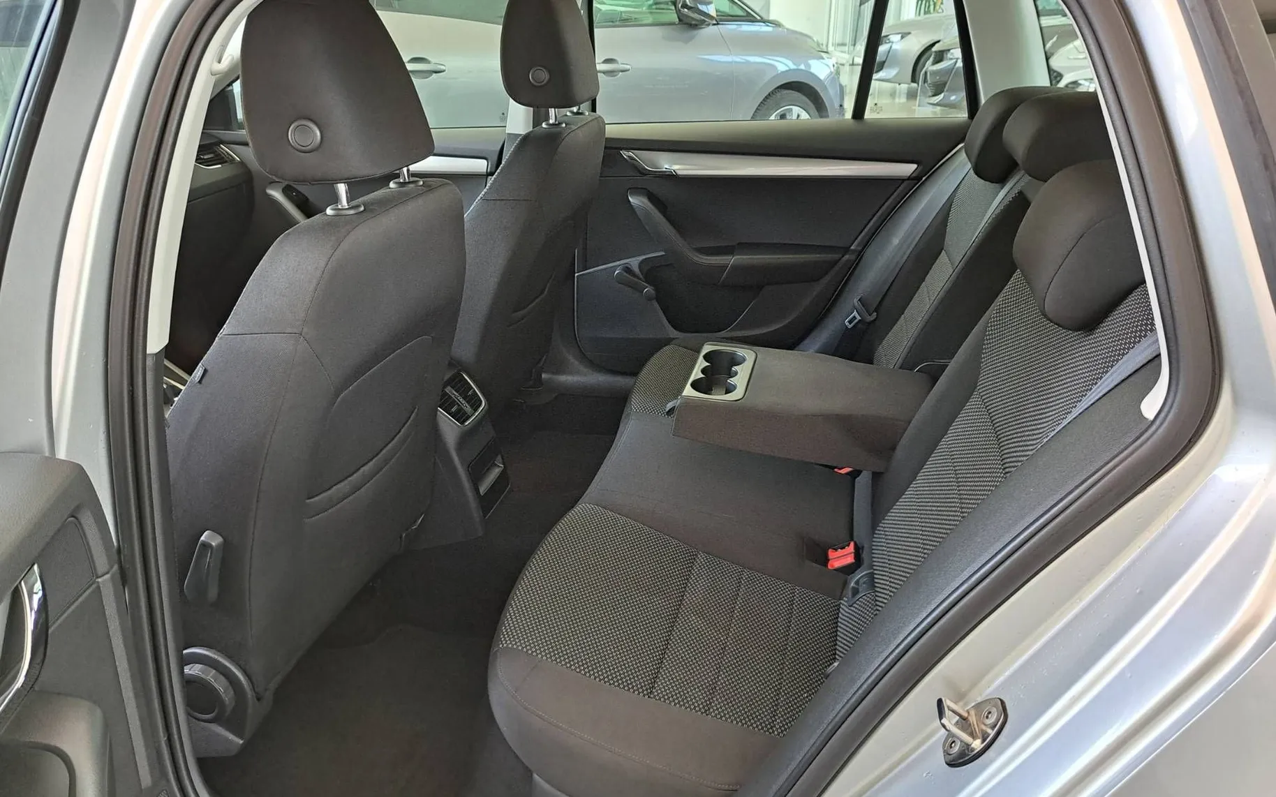Notranja slika - Škoda Octavia - 1.6 TDI-MODEL 2016-ODLIČNA-KOT NOVA-1 LASTNIK... - 10