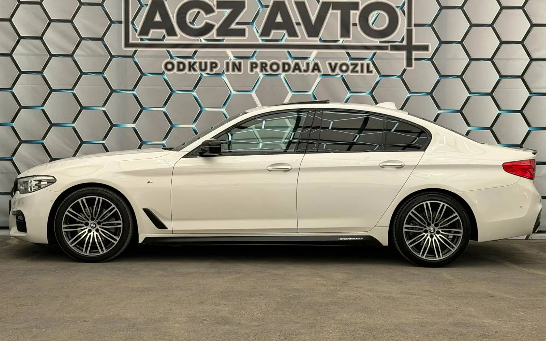 Notranja slika - BMW serija 5: - 520XD•AUT•M PAKET•ŠIBEDAH•XENON+LED•VIRTUAL•NAVI• - 7
