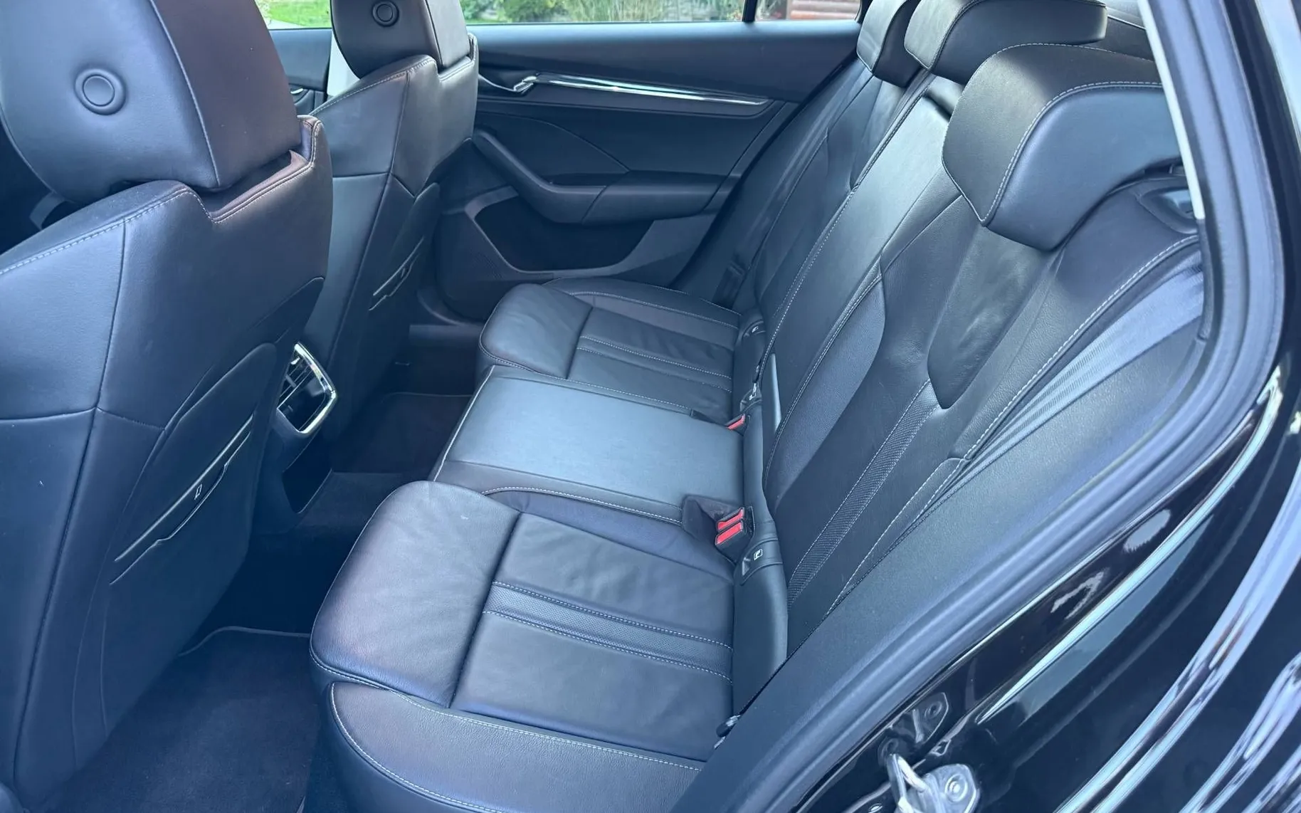 Notranja slika - Škoda Octavia - Combi 2.0 TDI Sport LineDSG-1 LASTNICA-VIRTUAL-LED - 12