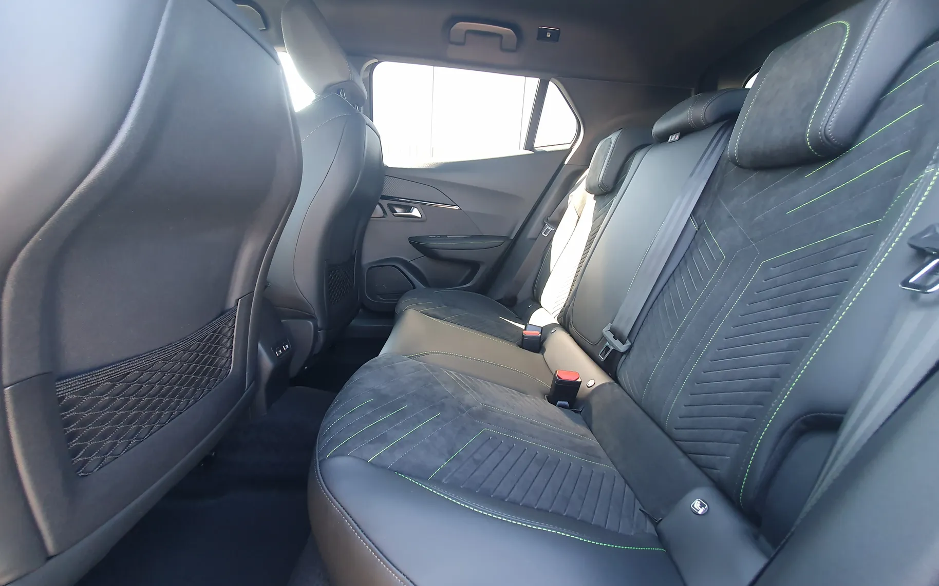 Zunanja slika - Peugeot 2008 - GT HIBRID 145 e-DCT6 - 9