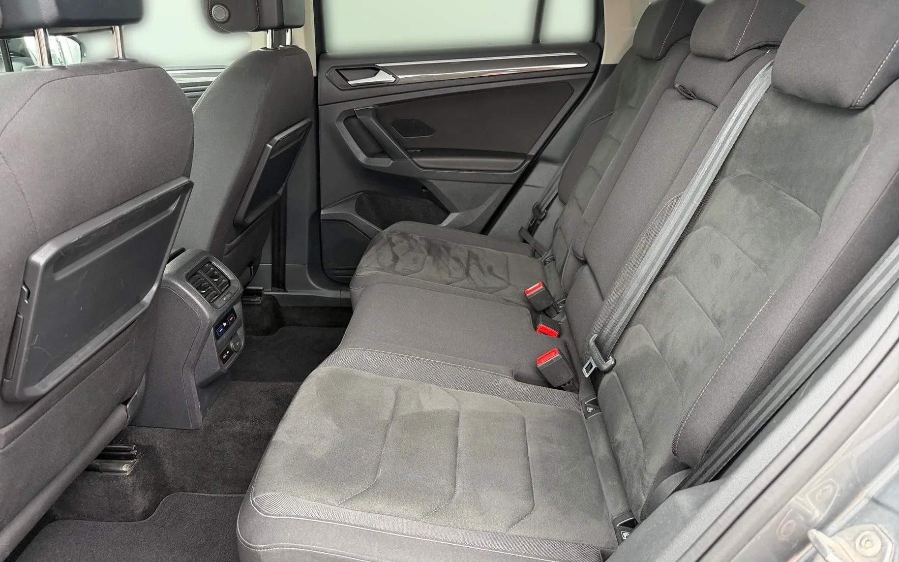 Notranja slika - Volkswagen Tiguan - 4motion 2.0 TDI BMT DSG R-Line-Black Style-WEBAS - 11
