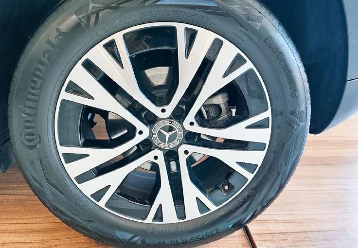 Zunanja slika - Mercedes-Benz GLA-Razred - 180 7DCT-NAVI-KAM-DAB-AVT.PRT-LED-DAB-VIDEO - 4