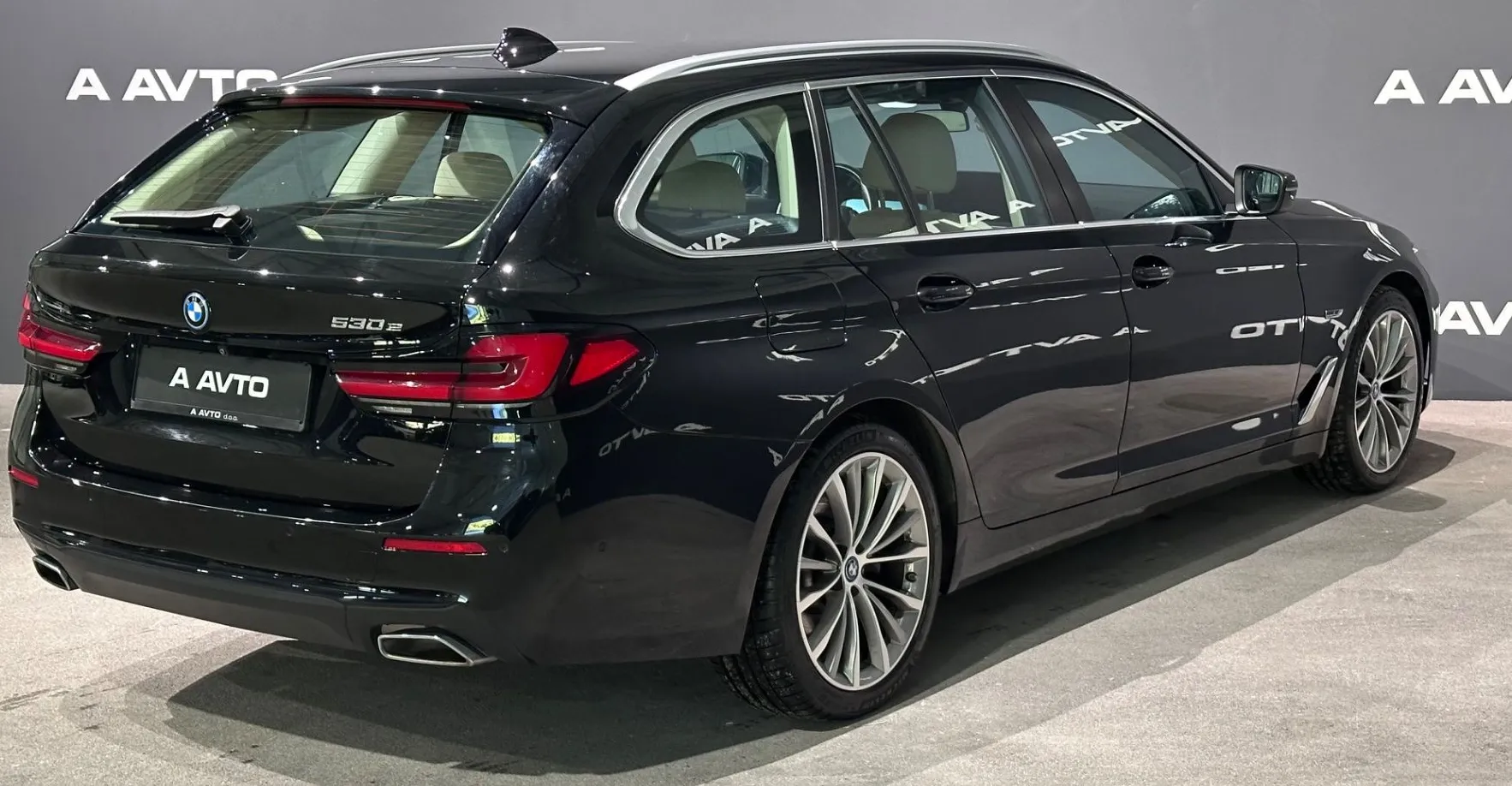 Zunanja slika - BMW Serija 5 - Touring: 530e Touring Avt.-USNJE-KAMERA-VK-19COL-NAVI-HU - 6