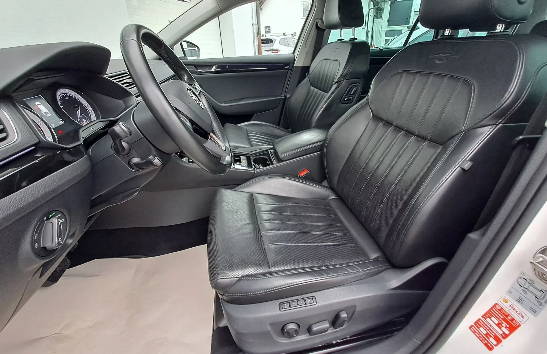 Zunanja slika - Škoda Superb - 2.0 TDI L K Combi 110 kW - 6