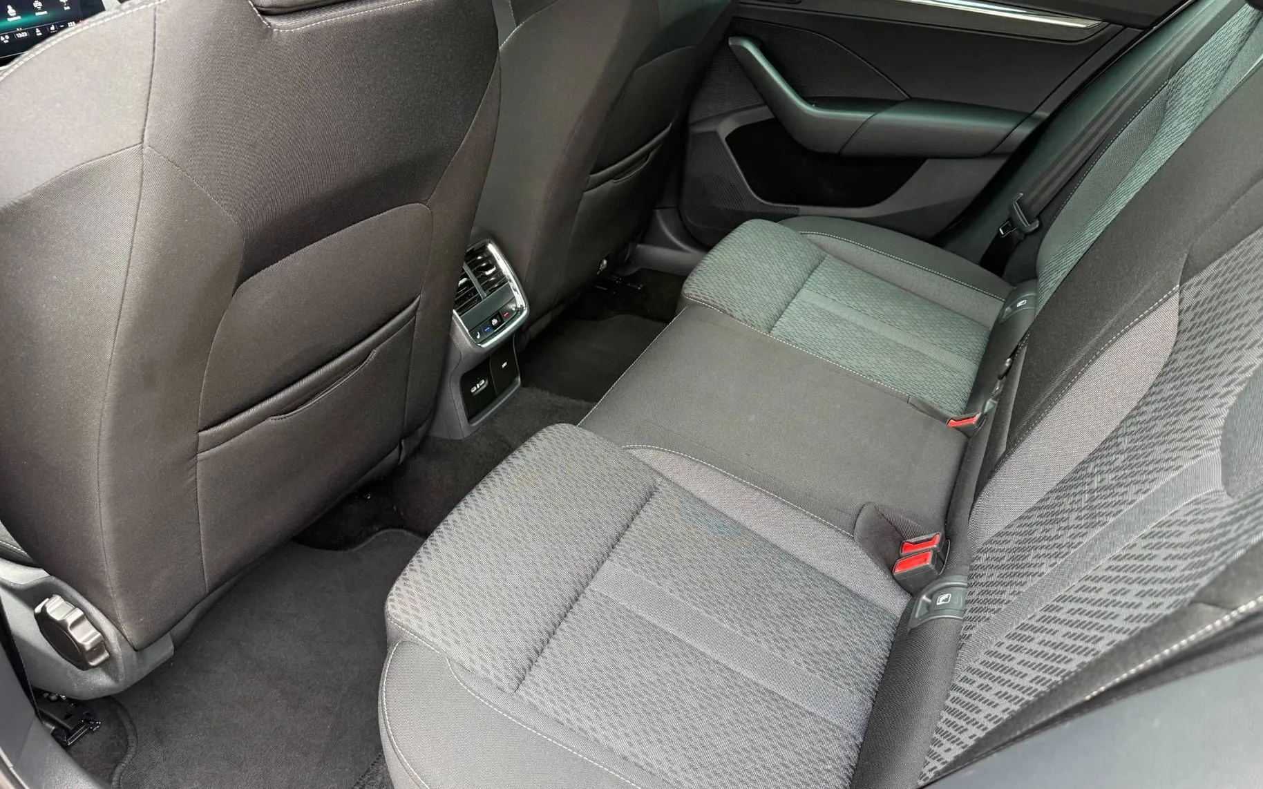 Notranja slika - Škoda Octavia - Combi 2.0 TDI Sport line DSG 1 LASTNIK-KAM-LED - 12