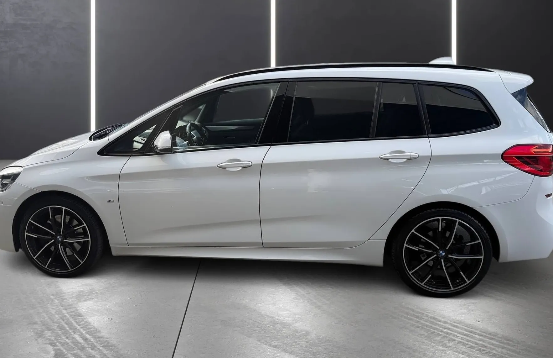 Zunanja slika - BMW Serija 2 - Gran Tourer: 220d M SPORT PAKET LED PDC NAVI TEMPOMAT GR - 4