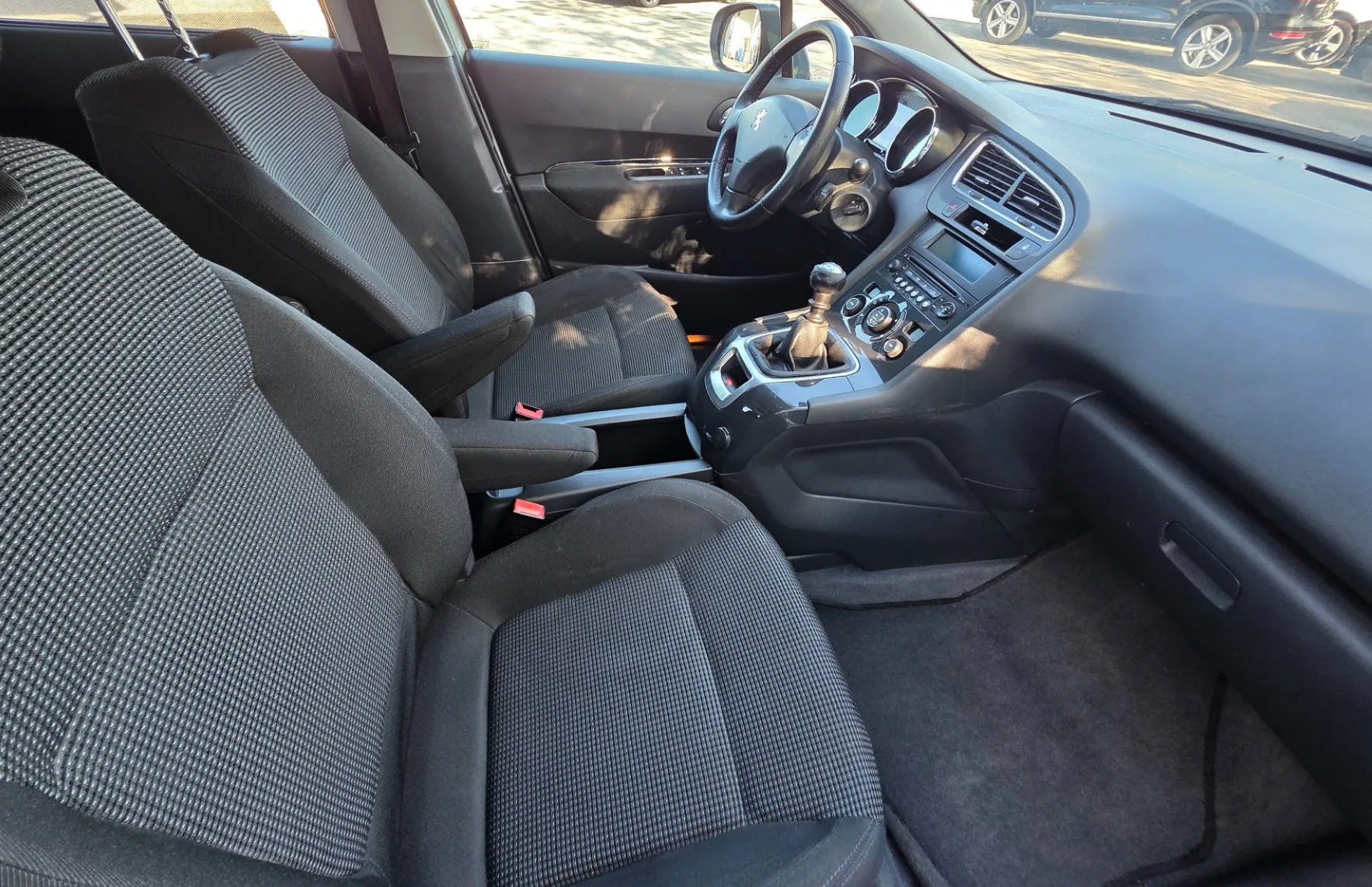 Zunanja slika - Peugeot 5008 - Premium 1.6 HDi FAP 7SEDEŽEV-KLIMA-ALU PLATIŠČA - 12