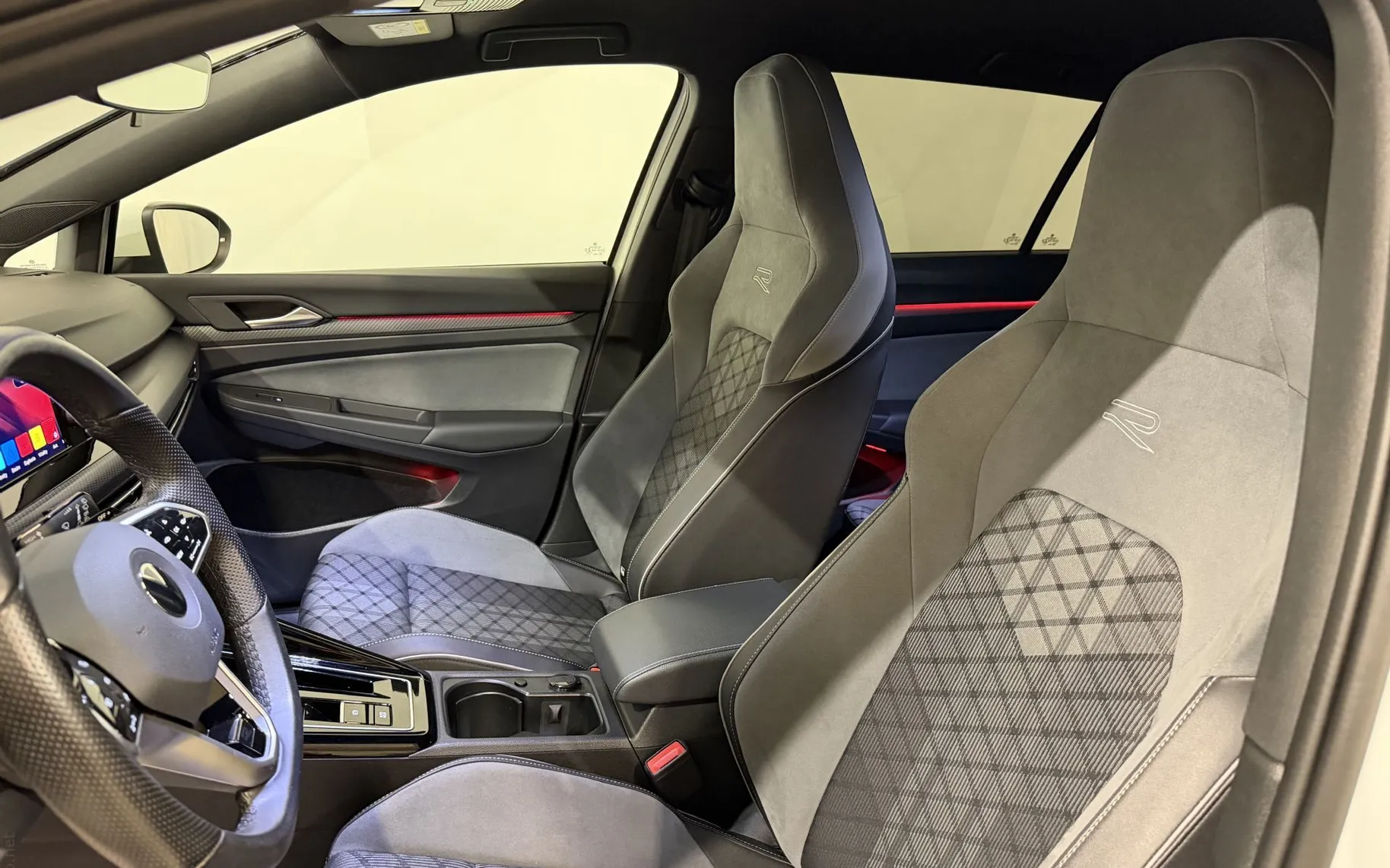 Notranja slika - VW Golf Variant - 2.0 TDI-R-LINE-DSG-VIRTUAL-ACC-LED-PDC-F1... - 10