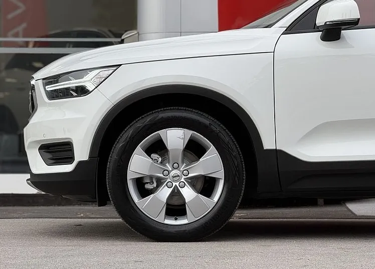 Zunanja slika - Volvo XC40 - D3 Momentum 1. LASTNIK - 9