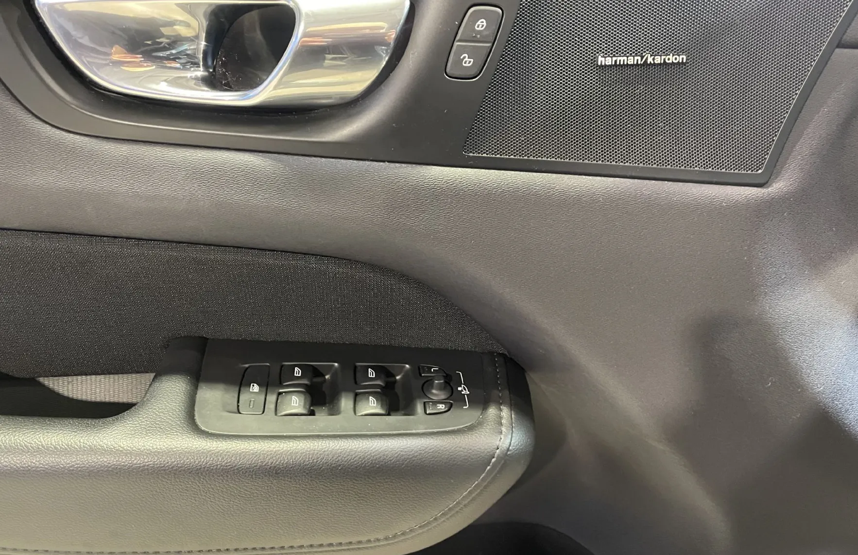 Zunanja slika - Volvo XC60 - T8-R DESIGN-PANO-NAVI-ZRAČNO-RADAR-360KAMERA-LED - 13
