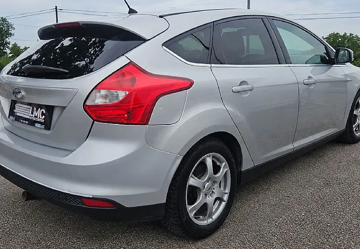 Zunanja slika - Ford Focus - 1.0 125ks °OPRAVLJEN VELIK SERVIS° °6-PRESTAV° - 5