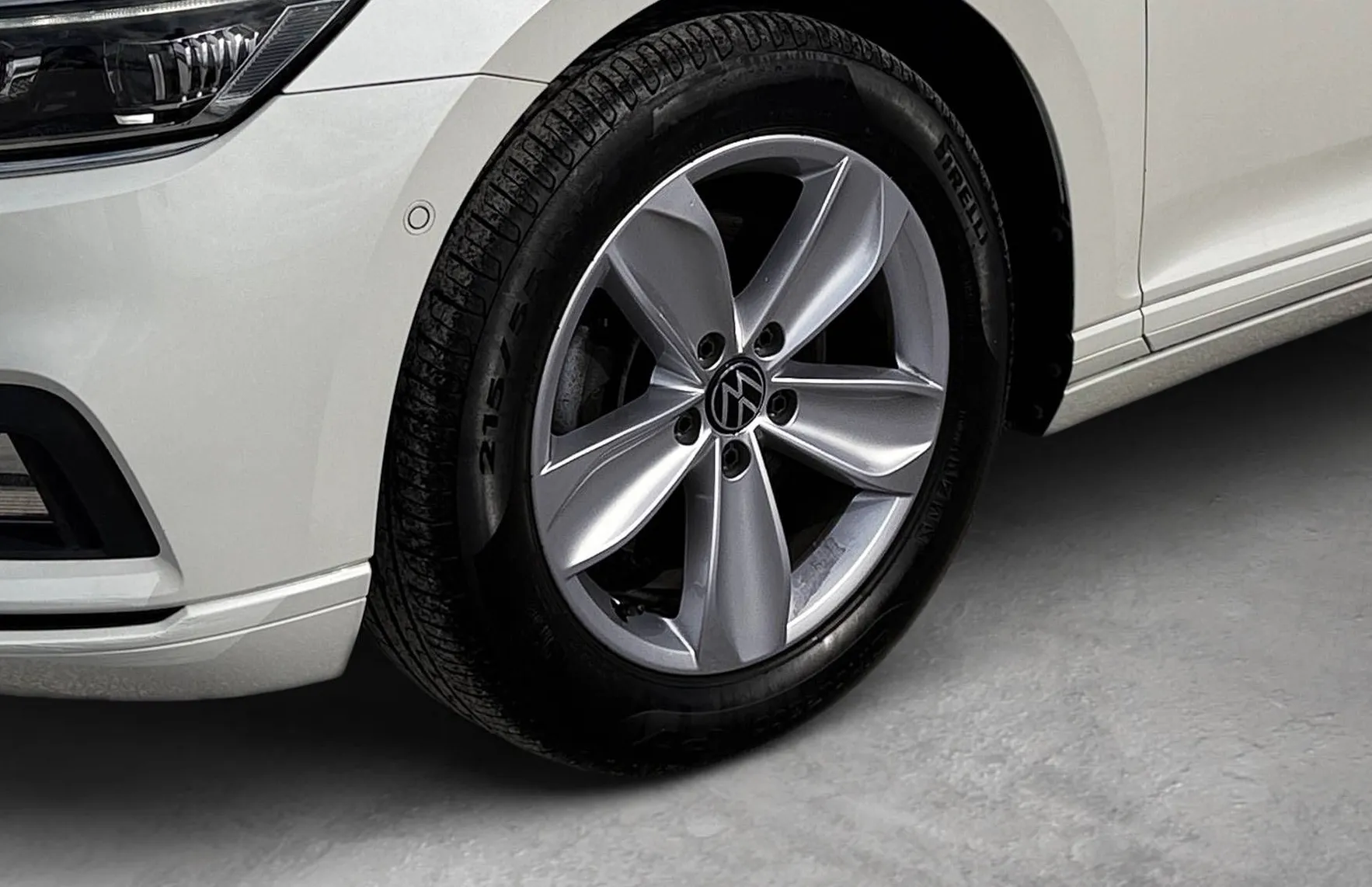 Zunanja slika - VW Passat - Variant 2.0 TDI BMT SCR avt.147kW-Matrix-Mrtvi kot ACC - 6