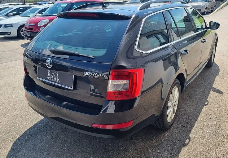 Zunanja slika - Škoda Octavia - Combi 2.0 TDI Style   PRVI LASTNIK. VELIKI SERVIS - 6