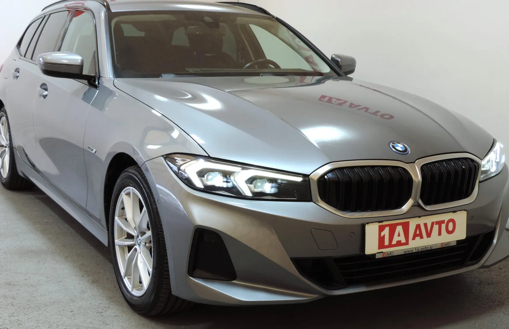 Zunanja slika - BMW Serija 3 - Touring: 330e xDrive Touring Avt. NOVI MODEL.... - 3