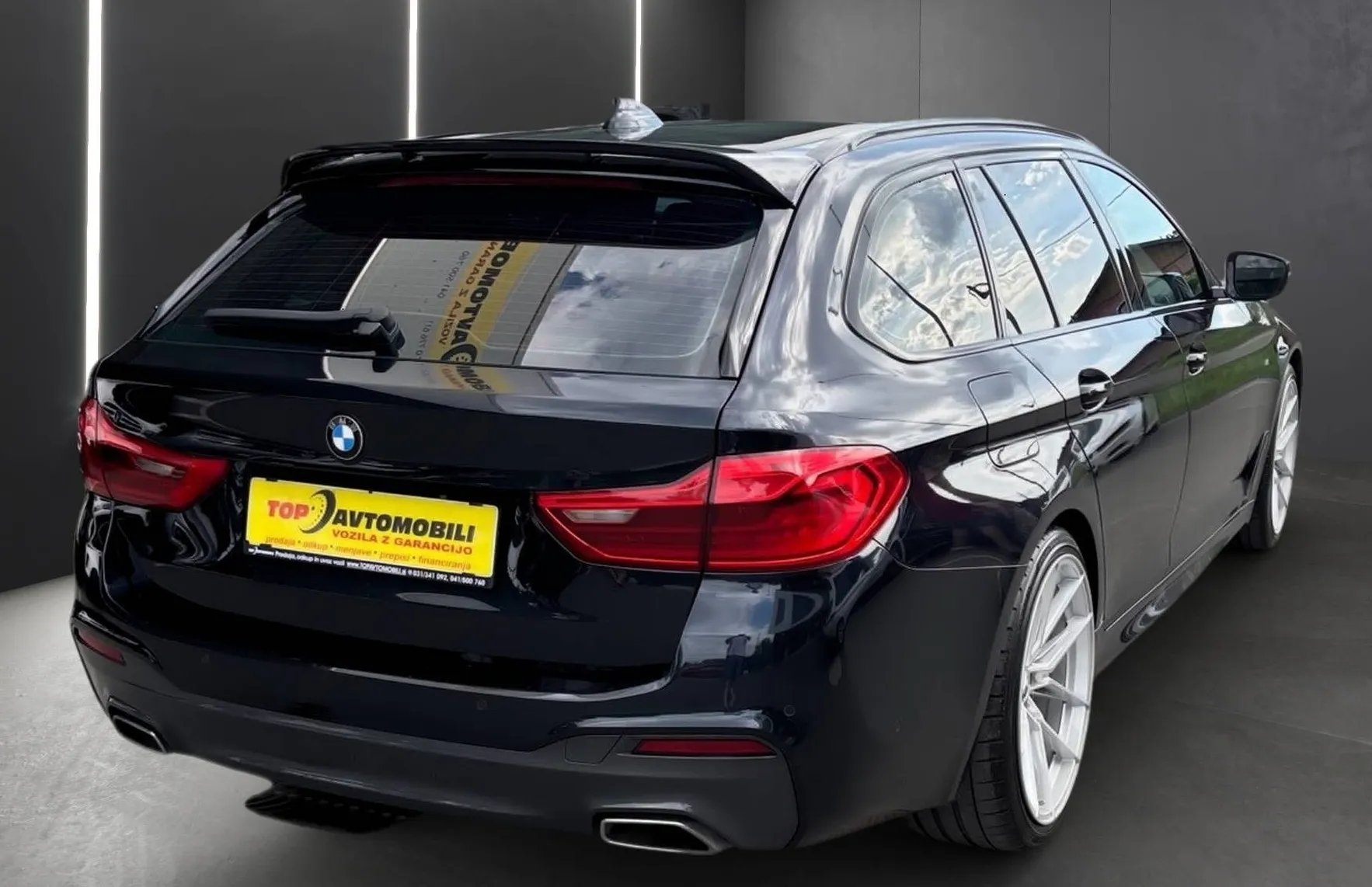 Zunanja slika - BMW Serija 5 - Touring: 520d M-PAKET FUL LED NAVI TEMP PANO PDC KLJUKA - 8