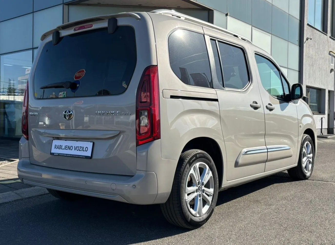 Zunanja slika - Toyota Proace - City Verso 1.2 SLO-1.LAST.-PDC-KAMERA-TEMPOMAT - 3