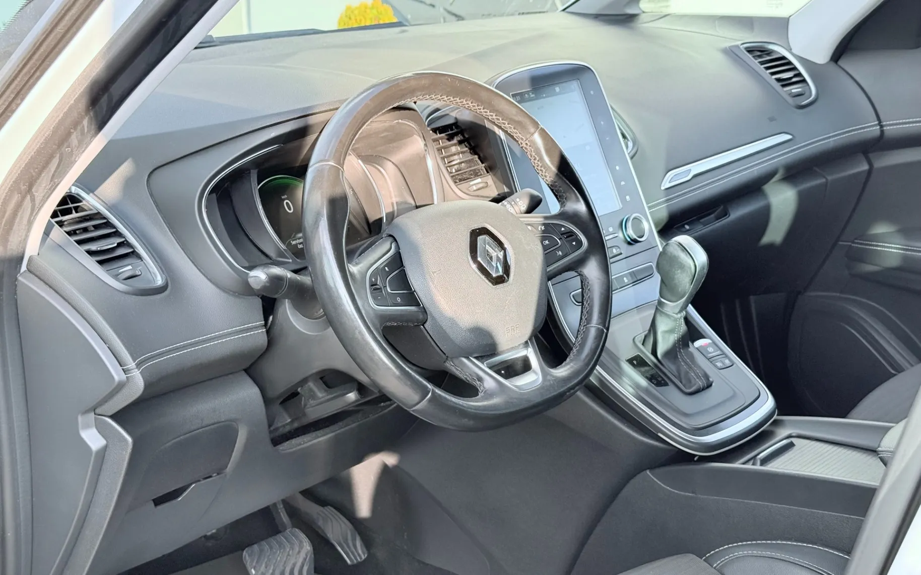Zunanja slika - Renault Scénic - Grand  dCi 110 Energy Bose EDC - 8