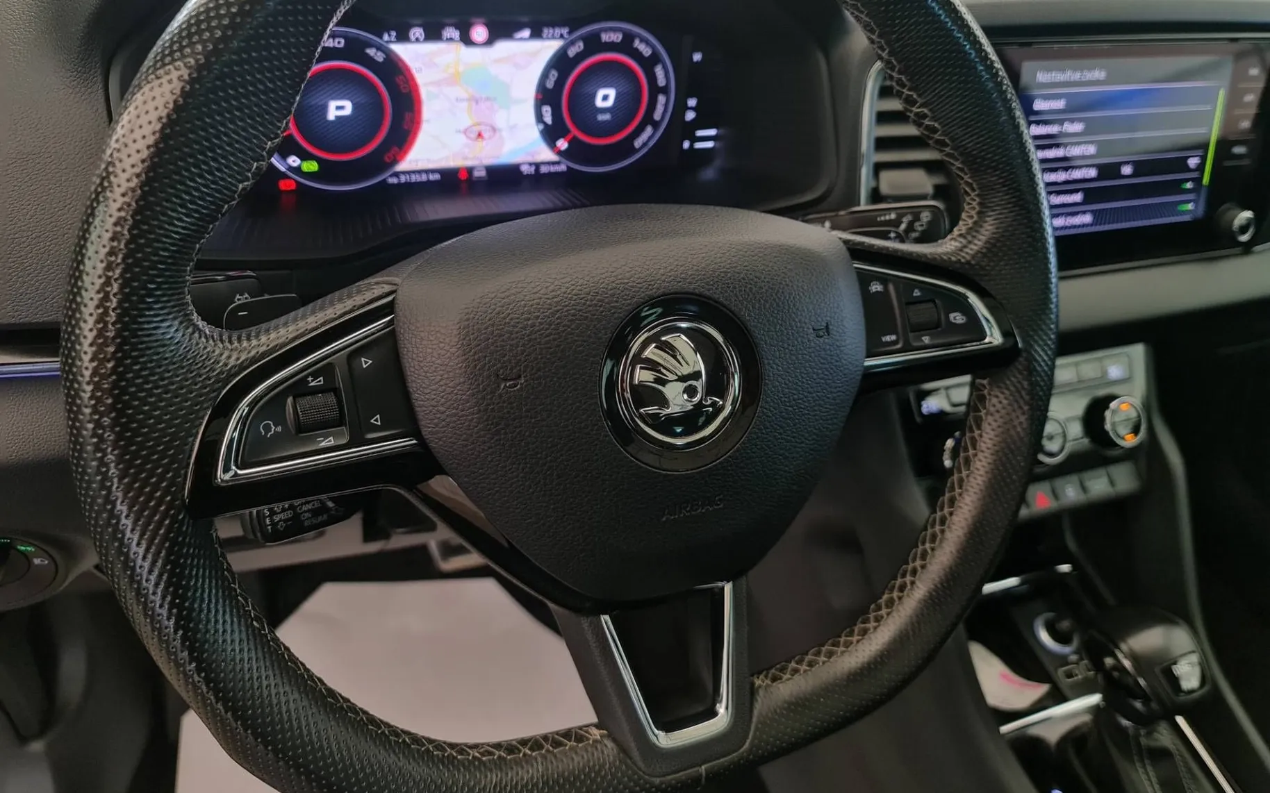 Notranja slika - Škoda Karoq - 4x4 2.0 TDI Sportline DSG•Matrix•Panorama - 10