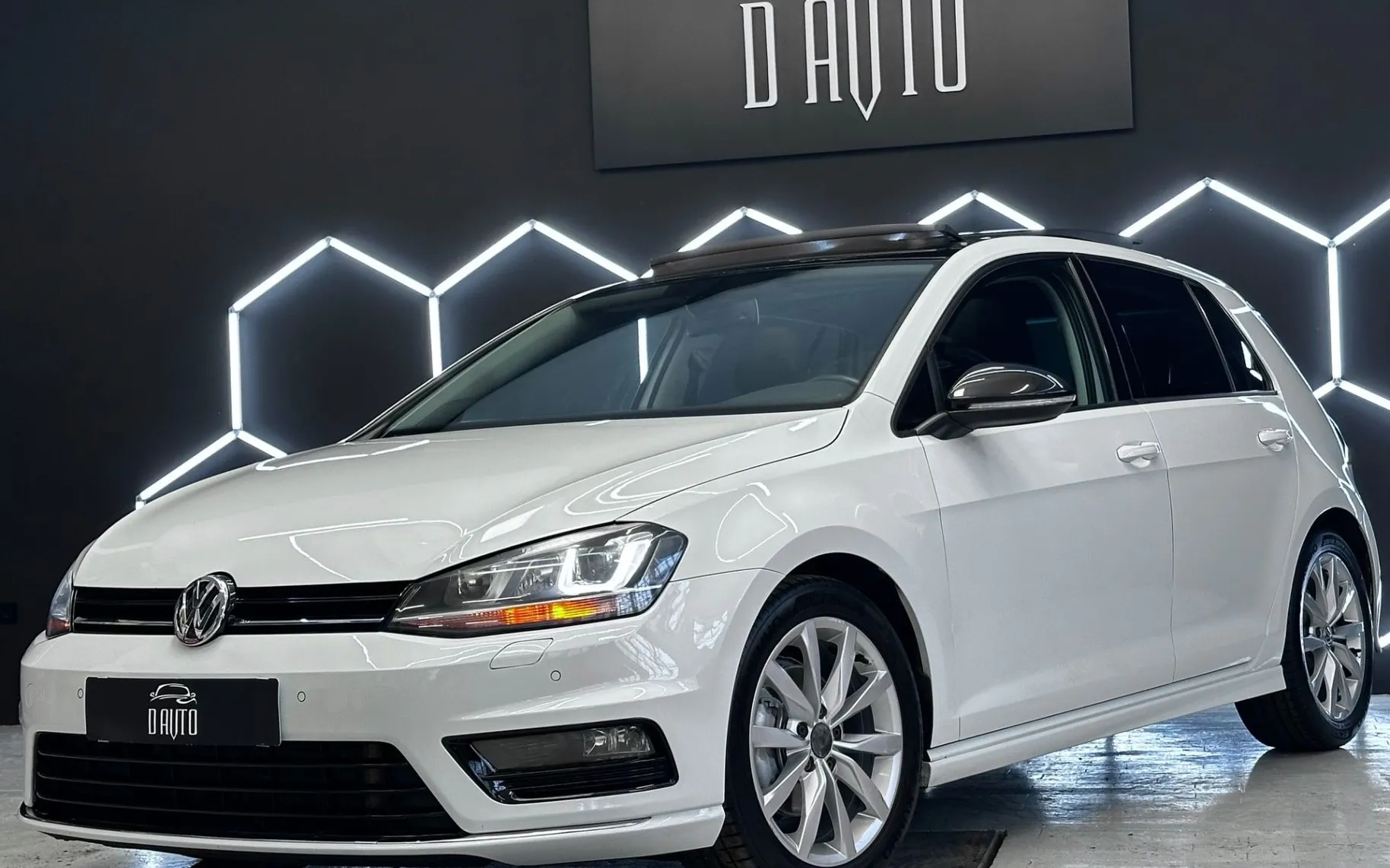 Zunanja slika - VW Golf - 2.0 TDI R LINE+PANORAMA+LED+NAVI+GRETJE SEDEZEV... - 1