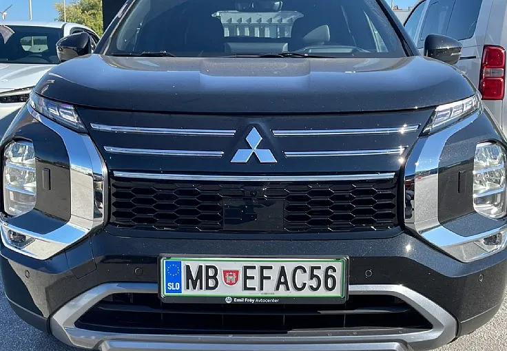 Zunanja slika - Mitsubishi Outlander - PHEV 4WD 2.4 Intense Avt. - 1