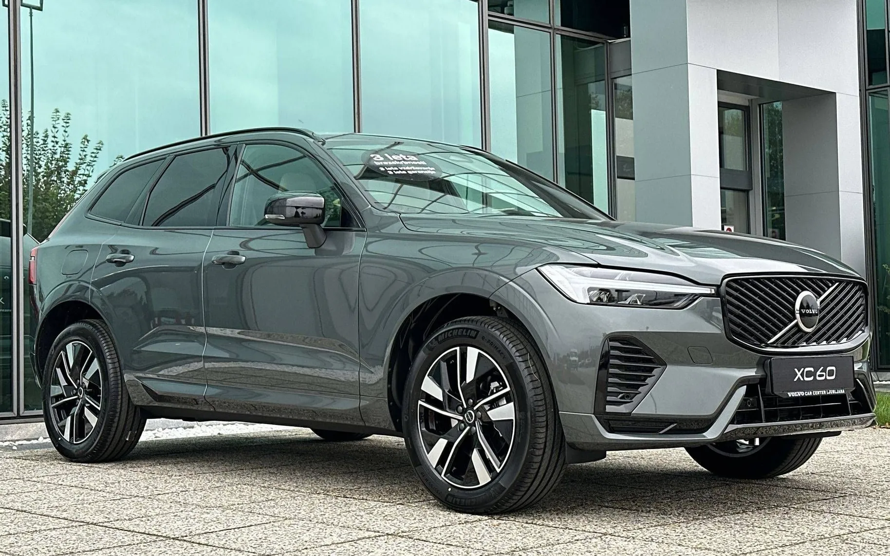 Zunanja slika - Volvo XC60 - B5  P  AWD Plus Dark... - 3