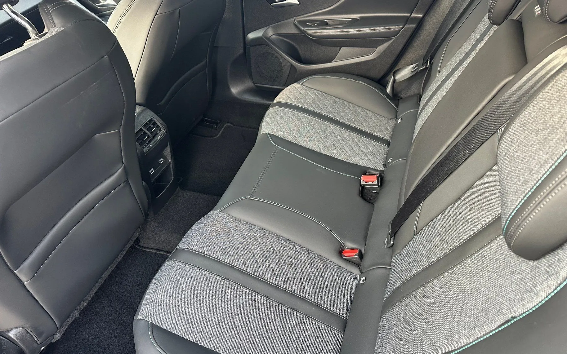 Zunanja slika - Peugeot 408 - 1.2 PureTech 96 KW.KAMERA.LED.USNJE.NAVI.2023 - 19
