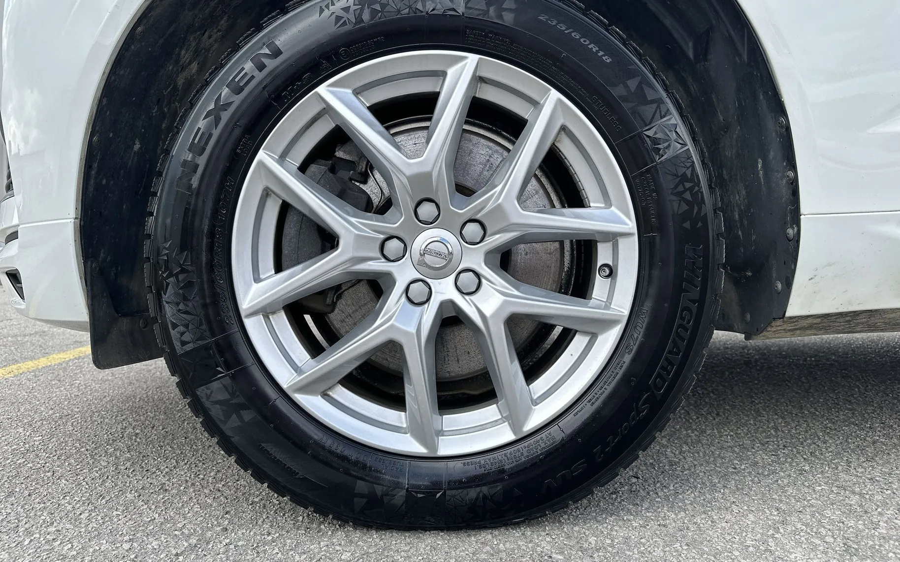 Notranja slika - Volvo XC60 - T8 Recharge Twin Engine AUT  Zračno Kljuka Pano... - 9