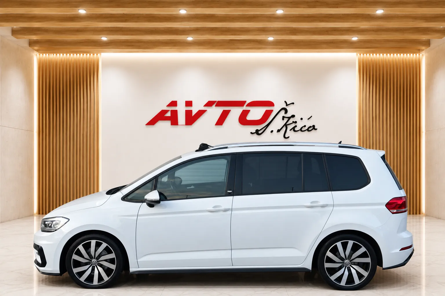 Zunanja slika - VW Touran - 2.0 TDI-R-LINE-BI-XENON-LED-PANORAMA-NAVI-PDC-... - 3