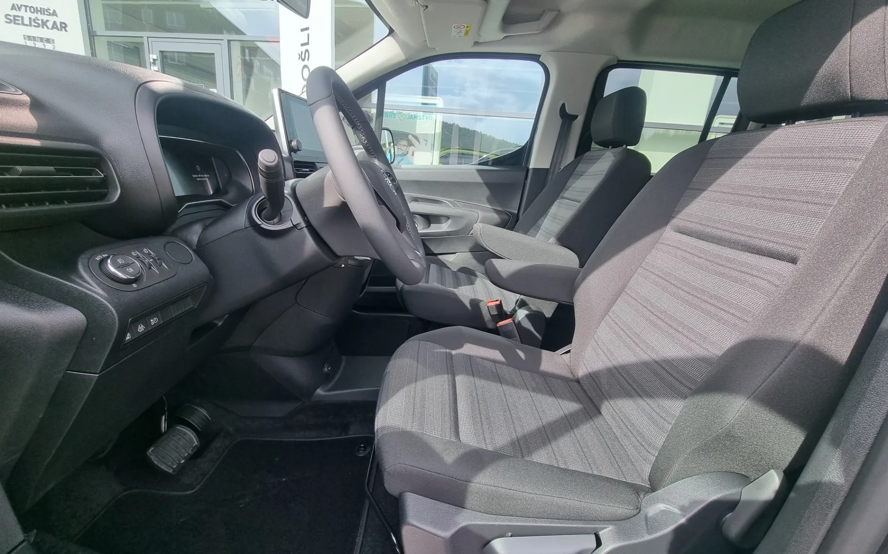 Notranja slika - Opel Combo - LIFE EV 100KW - 3.000€ SUBVENCIJE - VOZILO JE NOVO - 12