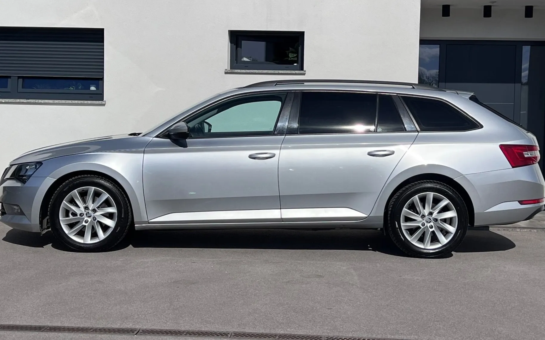 Zunanja slika - Škoda Superb - 2.0 TDI+ALU+TEMP+USB... - 4