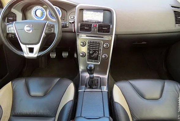 Zunanja slika - Volvo XC60 - FWD DRIVe R-Design - 8