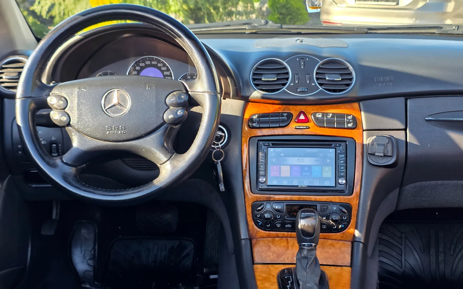 Zunanja slika - Mercedes-Benz CLK 240 - Cabrio AUT. - 10