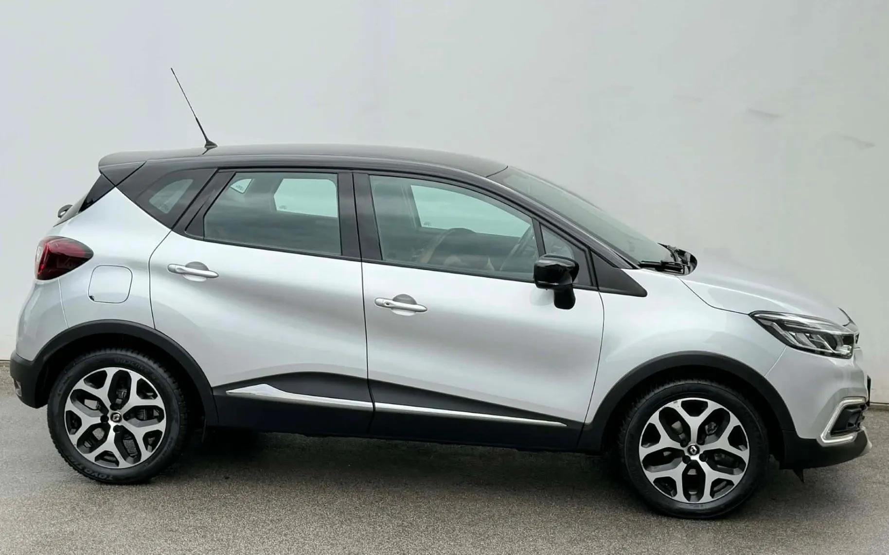 Zunanja slika - Renault Captur - TCe 90-LED-NAVI-110.000km-LIZING ZA TUJCE-KEYLES-. - 4